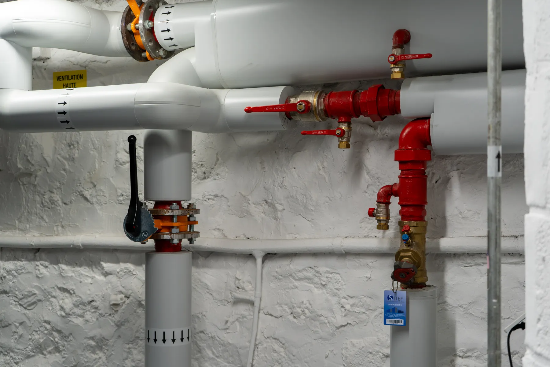 Ensemble hydraulique d’une chaufferie collective réalisée par EMICA